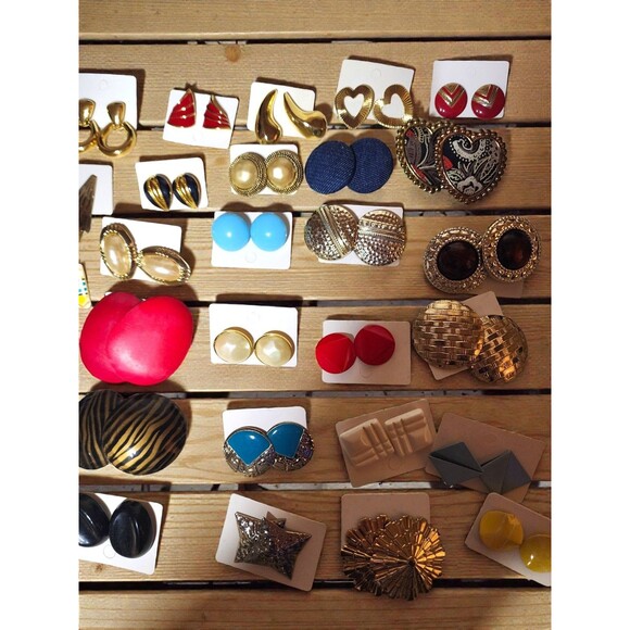 50 Pair Vintage Style Earring Lot 80s 90s Enamel Gold Button Studs - Picture 5 of 6